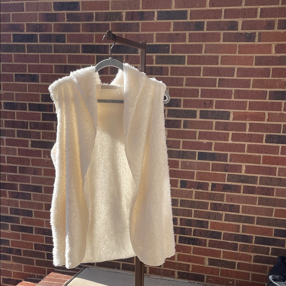 Active USA Cream Fuzzy Vest